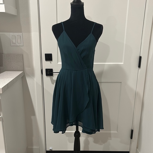 Windsor Dresses & Skirts - Green mini sundress with pleated skirt and spaghetti strap v-neck for cocktail